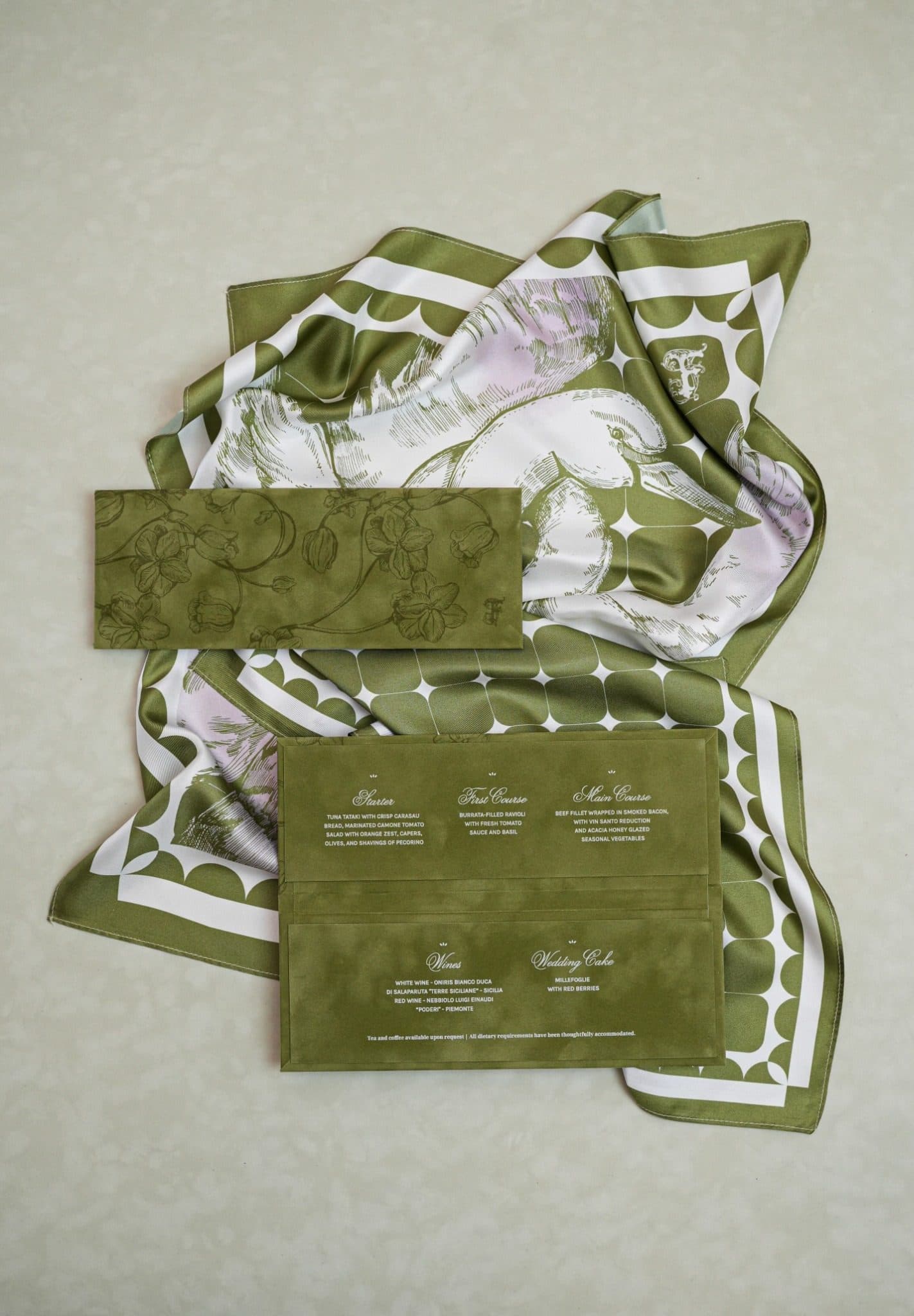 Foulard in seta verde oliva illustrato da IuMi Studio con stationery coordinata